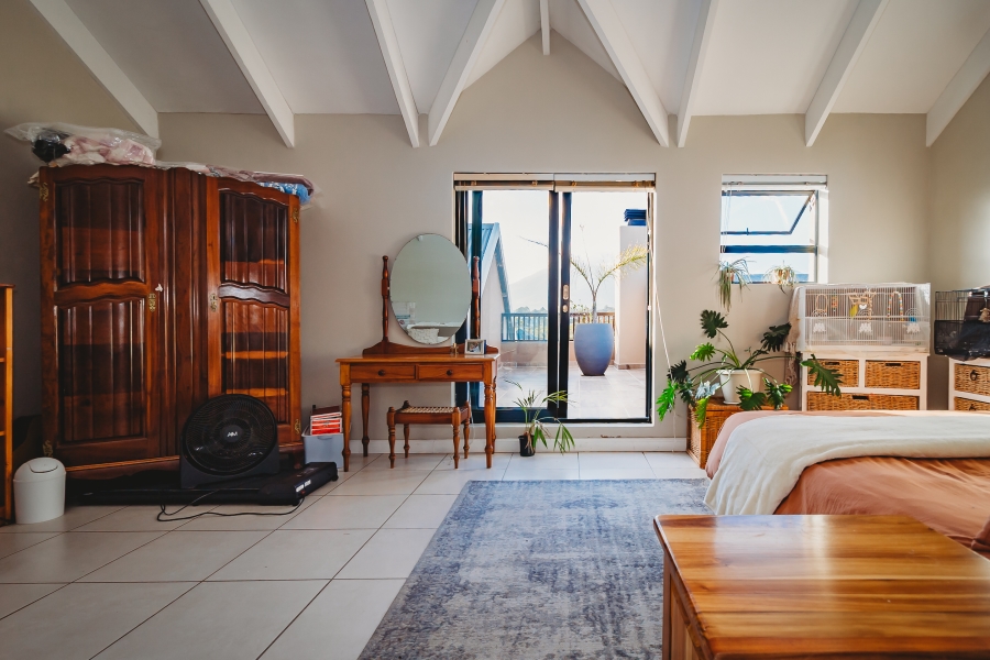 4 Bedroom Property for Sale in Kraaibosch Manor Western Cape